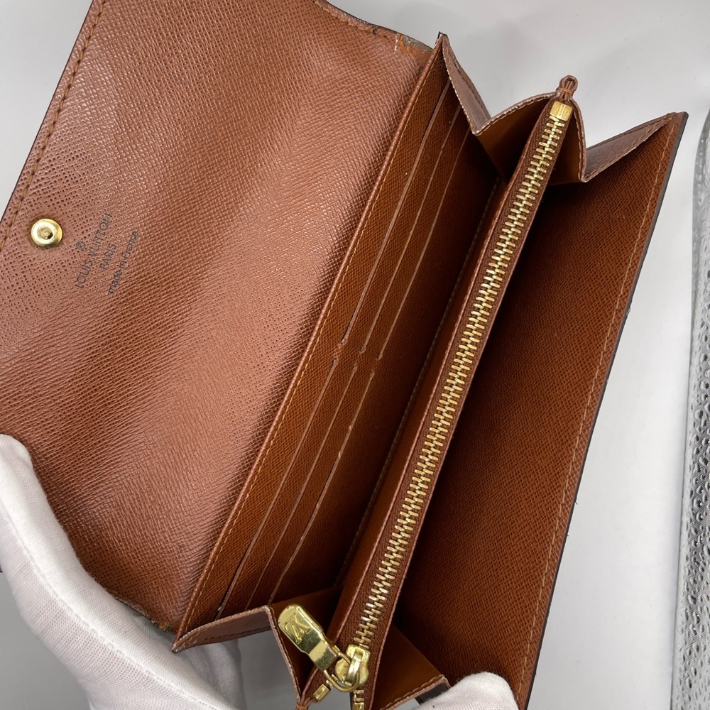 Louis Vuitton Monogram Sarah Wallet - Picture 8 of 17